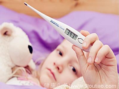 女婴用退烧贴过敏，该如何处理宝宝发烧？