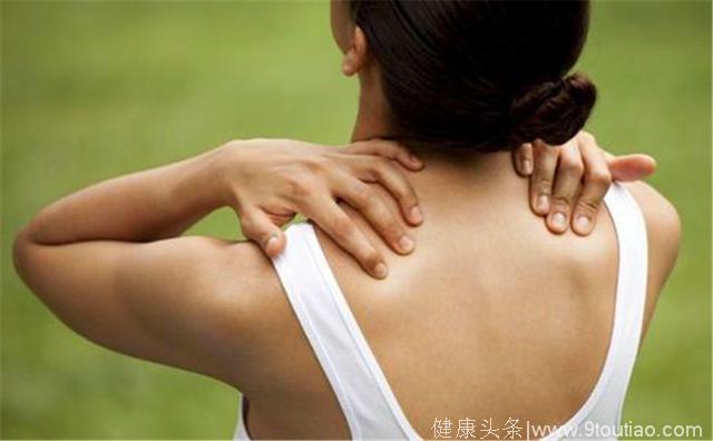 肩周炎就是“五十肩”？5个简单动作，改善肩周炎，挺起肩膀
