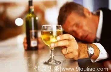 33岁经理天天喝酒应酬，喝出胃癌医生说需要手术治疗，他却只想一心等死