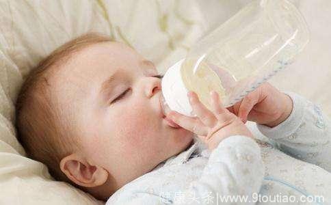 婴儿大便呈黑、绿色，哺乳期奶水不足千万别忽视