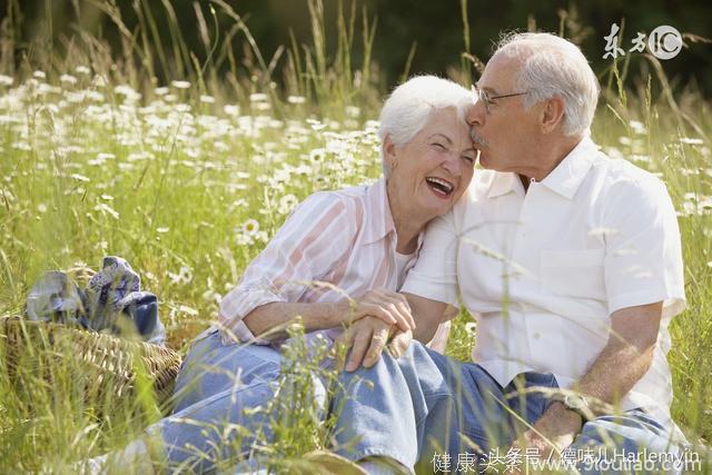 牛津大学研究称，有定期性生活的中老年人更聪明！