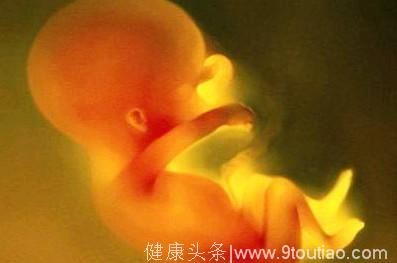 孕妈接到腹中胎儿求救信号，坚持生下，母子连心真的神奇！