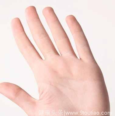 手指的长短和寿命及疾病相关，有的人天生不得病，更容易长寿