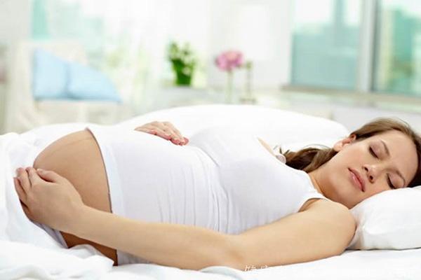 孕妇睡觉有讲究，2种睡姿最伤宝宝，教你正确睡姿宝宝才会更健康