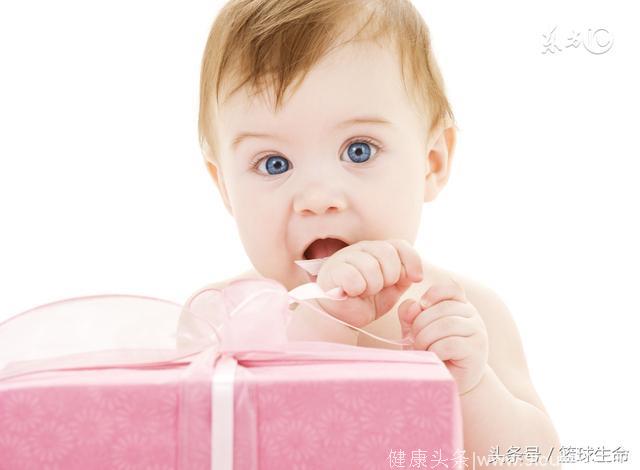 宝宝开始长牙了，吃什么食物最合适呢？