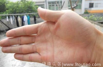 手指长度测婚姻：这种手相是典型“妻管严”，注定会怕老婆！