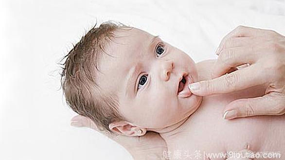 三个月以内的小孩，最容易得口角炎，做家长的要留个心！