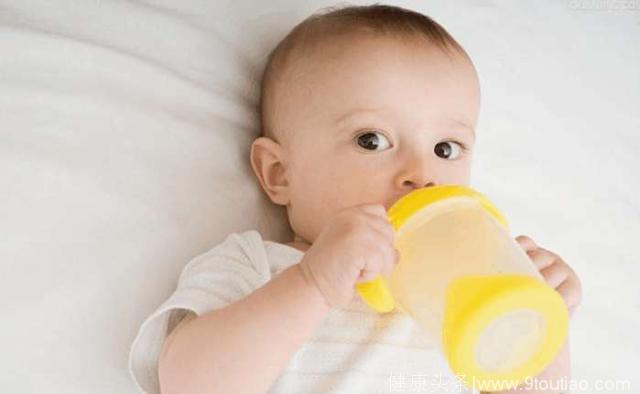 宝宝喝水用奶瓶好不好？什么时候需要戒掉奶瓶？