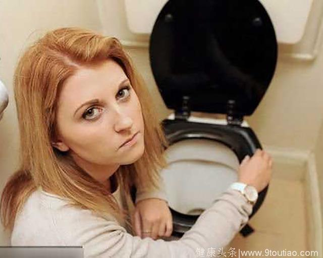 几天不上厕所排泄物都去哪了？中医治疗女性便秘的方法，直接！