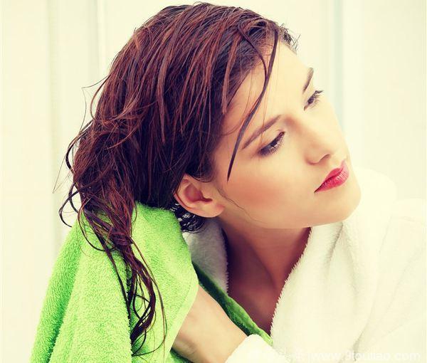 洗头先用洗发水还是护发素？很多人都做错了，难怪隔天不洗就油腻