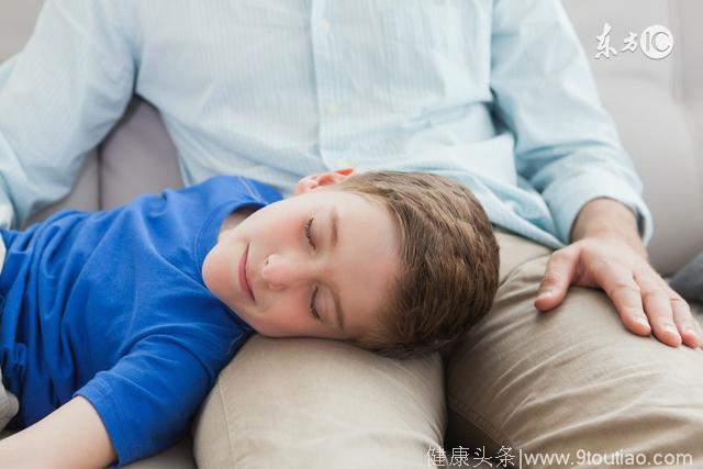 孩子睡觉时老是张开嘴呼吸，家长别不当回事