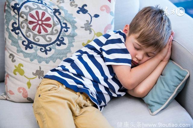 孩子睡觉时老是张开嘴呼吸，家长别不当回事
