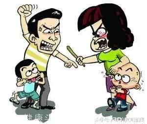 潍坊大街上俩小孩儿打架，家长这样解决！