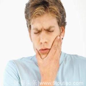 口腔溃疡是怎么造成的？该怎么治疗？