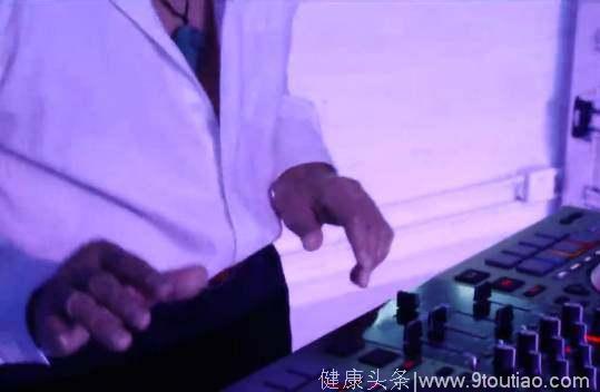 70岁练腹肌、79岁上T台走秀，如今又当起了DJ，他是中国最潮的爷爷