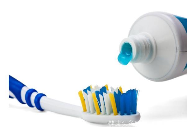 生活知多D：刷牙前牙膏到底要不要沾水？9个口腔健康小知识，你都知道吗？