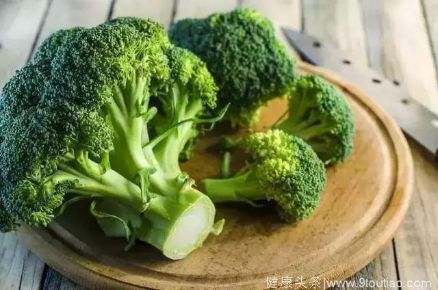 西兰花能防8种癌，被誉为“蔬菜皇冠”，但很多人第一步就操作错了