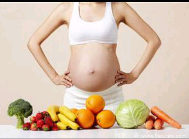 为什么有些孕妇不显怀，而有的肚子特别明显？
