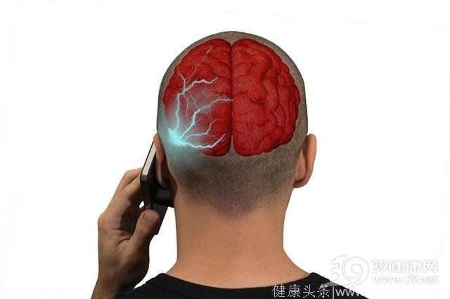 男子每天用手机4小时，得了脑瘤！手机还能用吗？