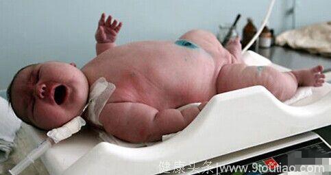 360斤孕妇剖腹产下新生儿，医生直呼第一次感觉在脂肪堆里抱出了一个小孩