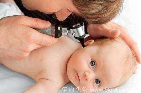 宝宝常抓耳朵妈妈一定要注意！