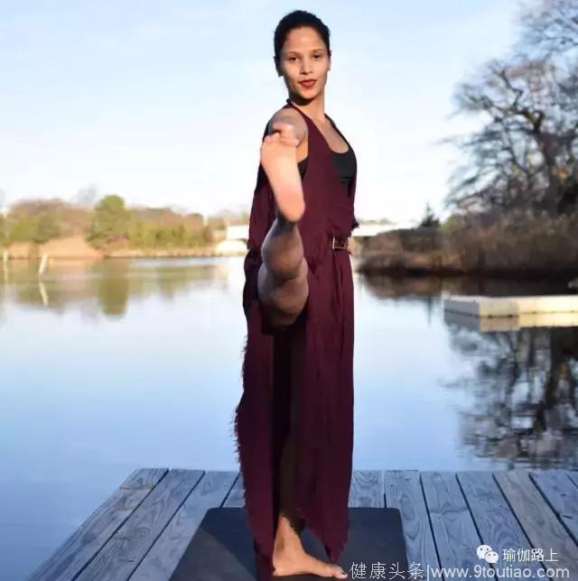 她用瑜伽战胜癌症，现在活出了人人羡慕的样子