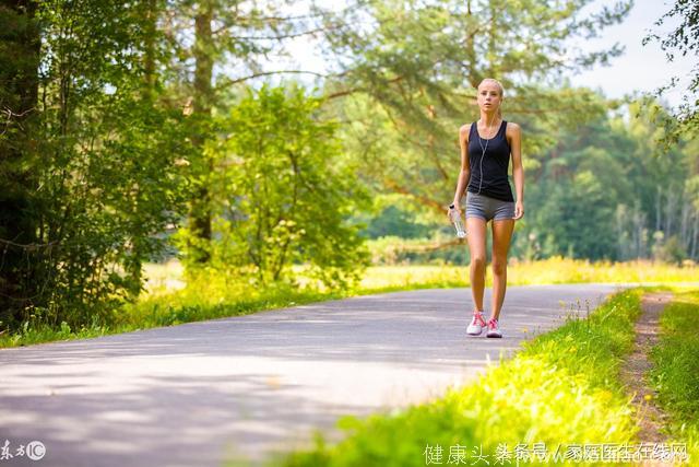 快走相对于跑步更养生！注意这4点，身体越走越健康！