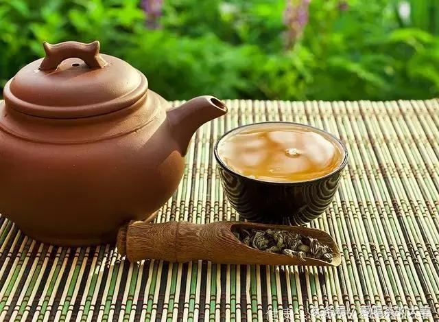 《茶叶知识》喝茶是把双面剑！茶能养生，也会伤身！