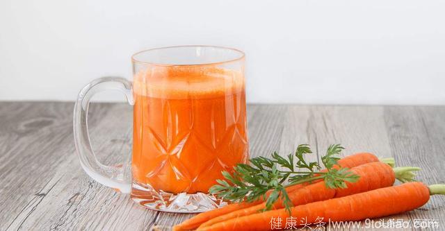 鲜榨胡萝卜汁有危害？这样喝最有营养，还能够预防癌症！