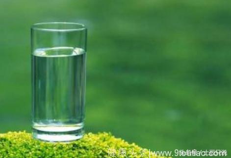 喝水是最简单的养生法 喝水有哪些好处 喝水的正确姿势