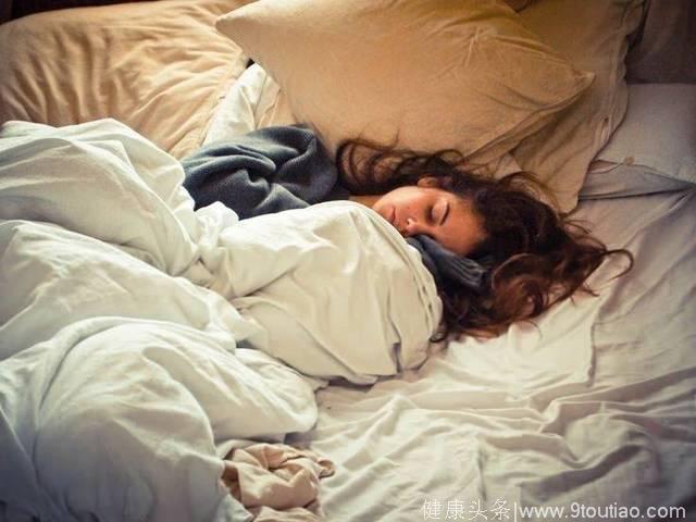 心理测试：4种睡姿，你是哪种？测你身边有多少两面三刀的人！