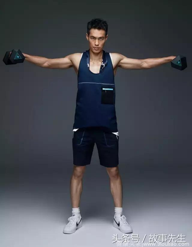 《十七岁的天空》杨佑宁展露八块腹肌好身材