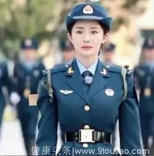 娱乐圈里谁是真“腰精”？赵丽颖盈盈一握，李玫靠腰征服老外！