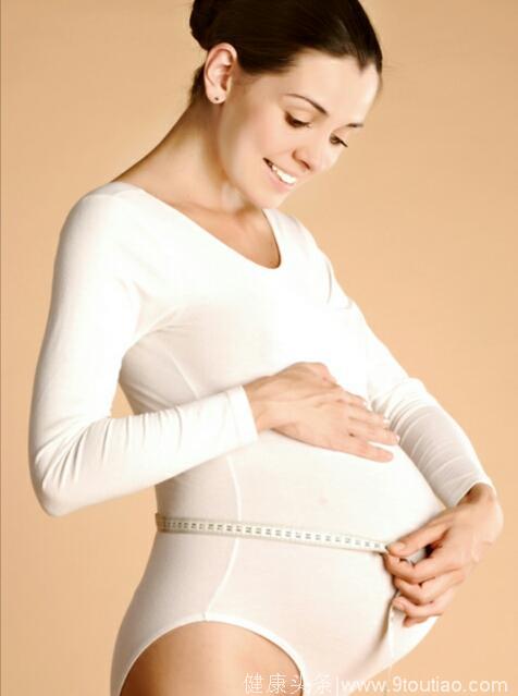 怀孕七个月产检查出胎儿畸形，痛心引产后却怒打医生！