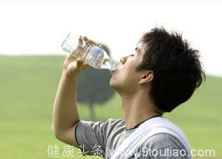 高血压患者喝水要注意：这3个时刻是喝水最佳时间，千万不要错了