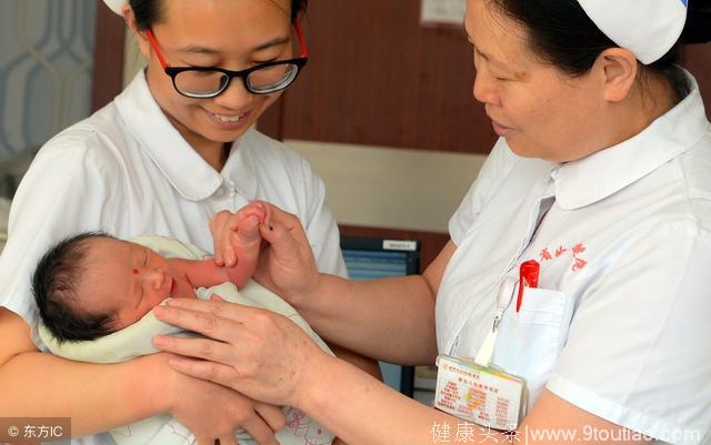 “天衣宝宝”奇迹般出生，接生的医生护士都落泪了