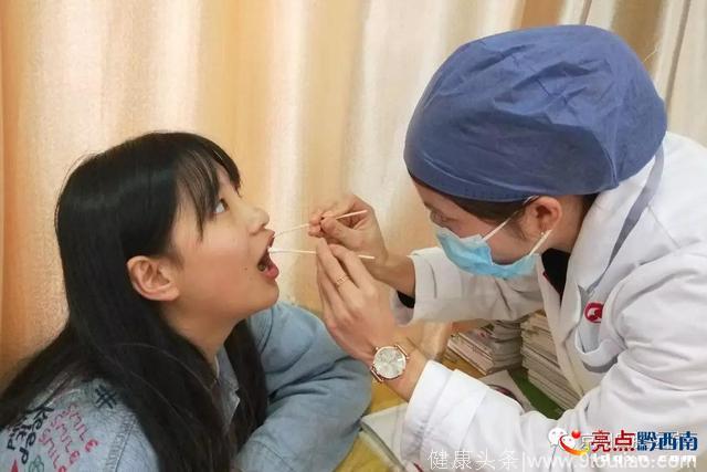 京州口腔医生到兴义第二中学讲解口腔保健知识受欢迎