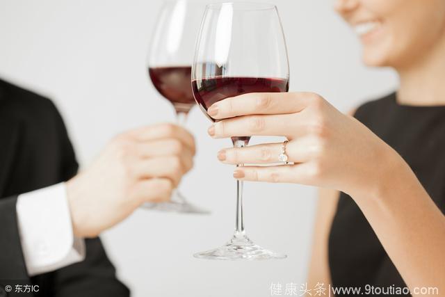 喝酒对血压到底有啥影响，高血压究竟能否喝酒？这篇讲的很明白