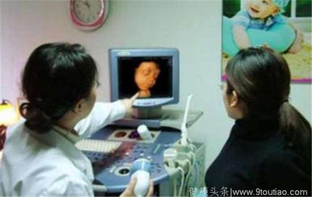 怀孕25周做四维彩超, 胎宝抓耳挠腮十分可爱, 医生: 孩子不能要