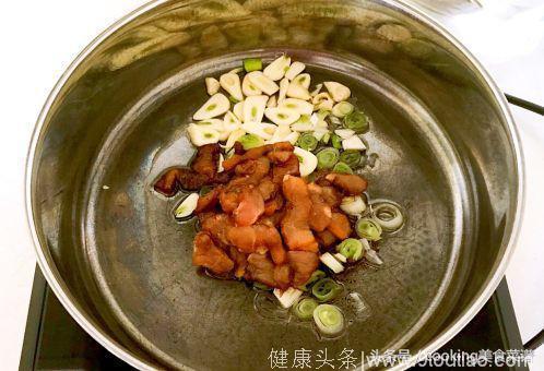 春季健康食谱，木耳大白菜炒肉做法，清淡爽口，营养丰富