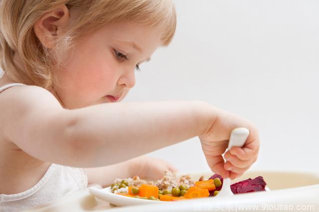 孩子食欲不振、不爱吃饭，别忽视这两点，常吃这些食物可明显改善