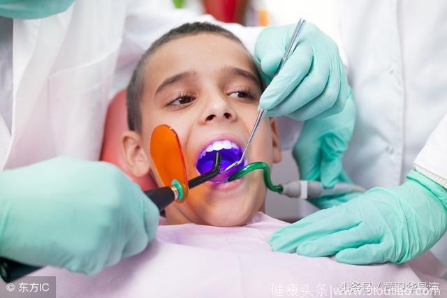 5岁女娃牙齿坏了一半 提醒：儿童定期看牙