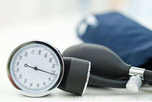 为什么越来越多的人患上高血压？医生：跟这4个因素有关，你是吗