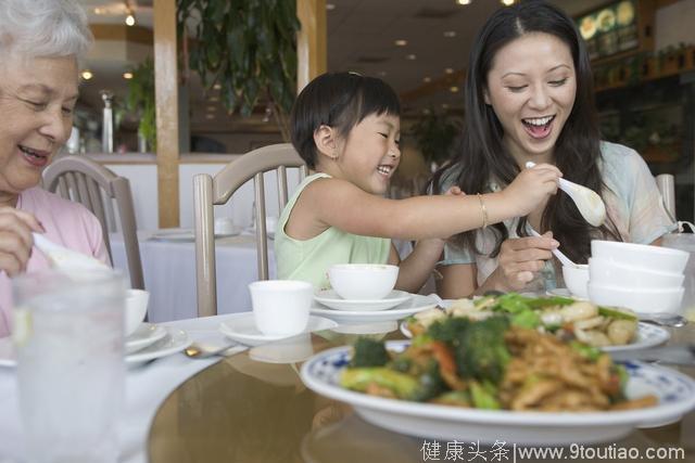 儿童成长：一顿饭吃半天，是不专心还是口腔肌肉有问题？