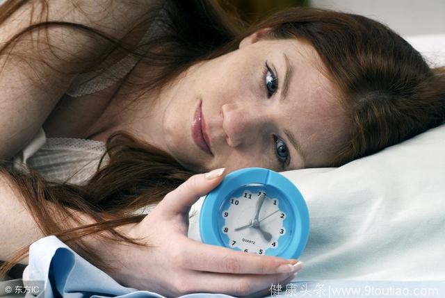 更年期失眠竟有3个危害，女性都要知道，别忽略了