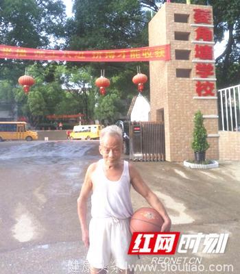 零陵92岁耄耋老人一口气能做60个俯卧撑 晨练慢跑1万米