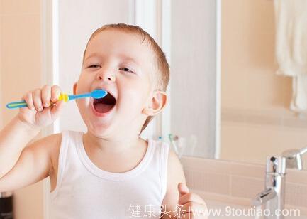 爸妈看过来：孩子刷牙，用这个方法最好