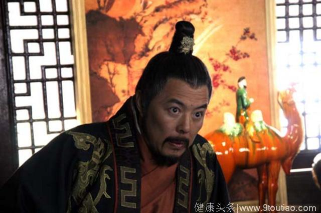 同演《薛仁贵传奇》，今一人终于演正派角色，一人处处留情被起诉
