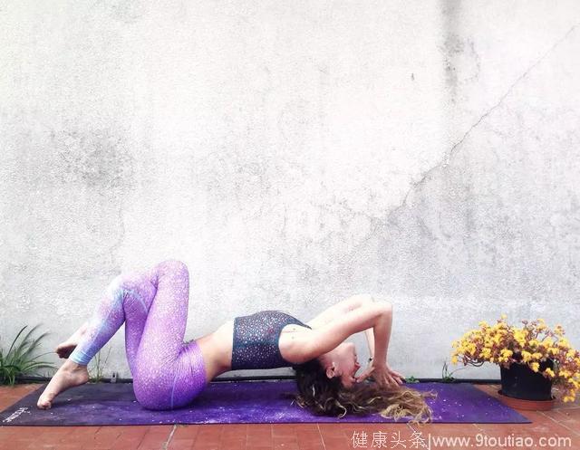 瑜伽简单躺尸式，让你躺着就能瘦