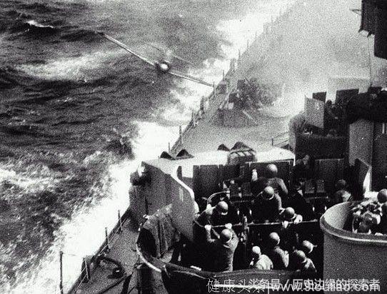 日本飞行员不满充当神风敢死队炮灰，起飞后直接撞向指挥部